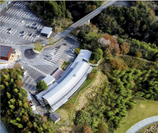 岡山県苫田郡鏡野町河内60-8（〒708-0431）